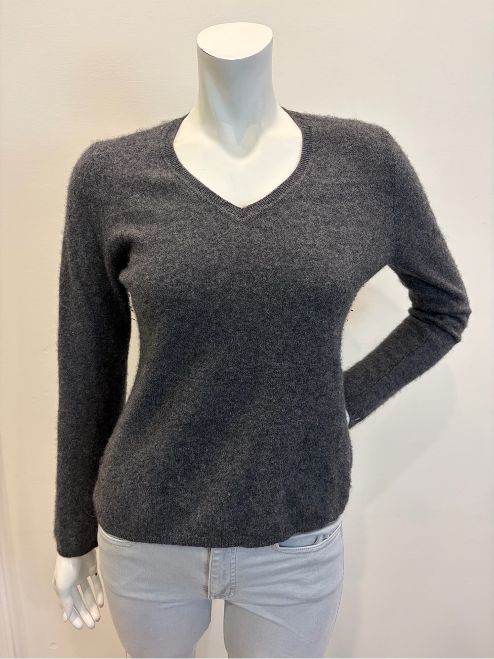 CHARTER CLUB 100% Cashmere Dark Gray V-Neck Sweater
